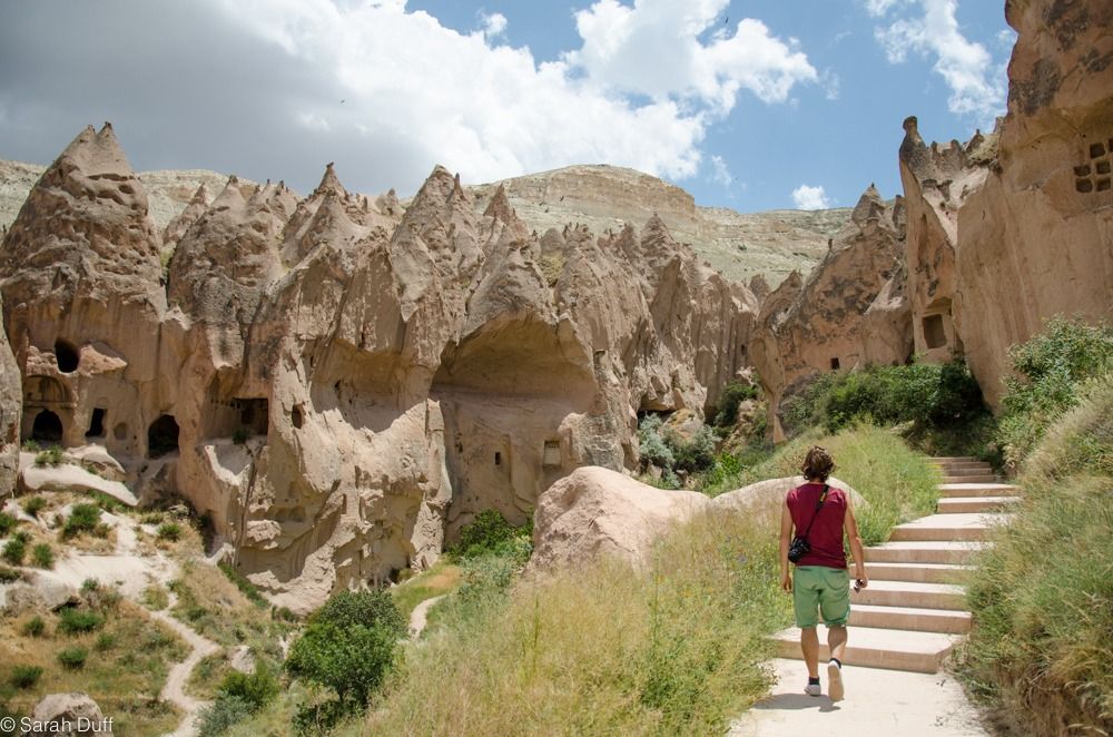 Tour de senderismo por Capadocia en el Valle Rojo y Rosa photo 2